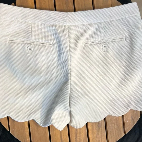 Club Monaco Scalloped Hem White Chino Shorts Women's Size 4 Textured - Picture 9 of 15